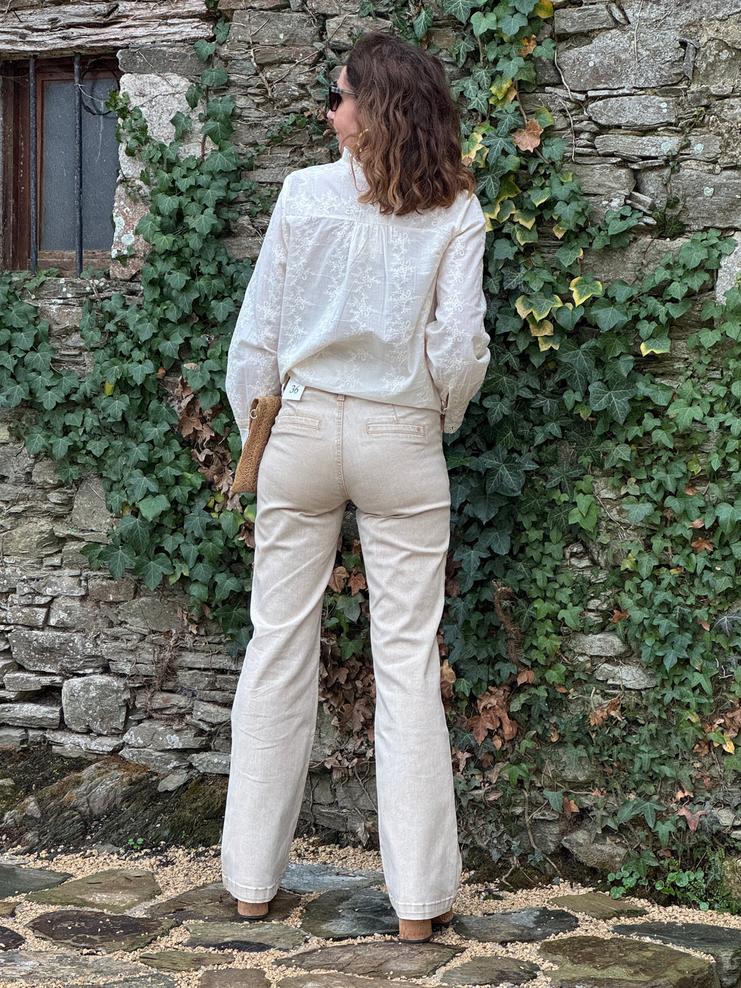 Chemise beige col rond froufrou broderie JULIETTE