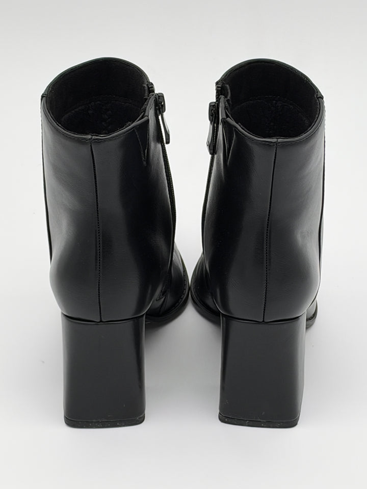 Bottines noires en cuir 2-25367-47 001 Marco Tozzi