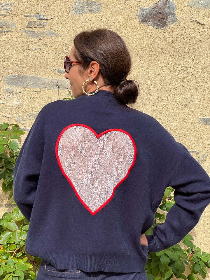 Pull cœur dentelle blanche ajourée dos marine CŒUR