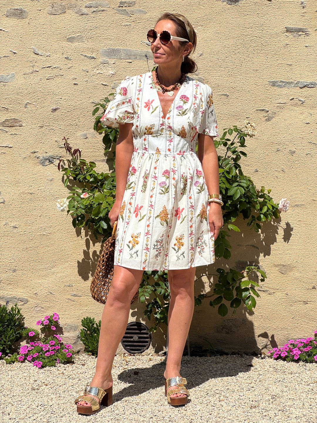 Robe imprimé floral rose et vert fond beige SOUHEILA In April 1986