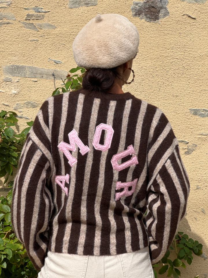 Pull rayures chocolat fond beige broderie rose AMOUR