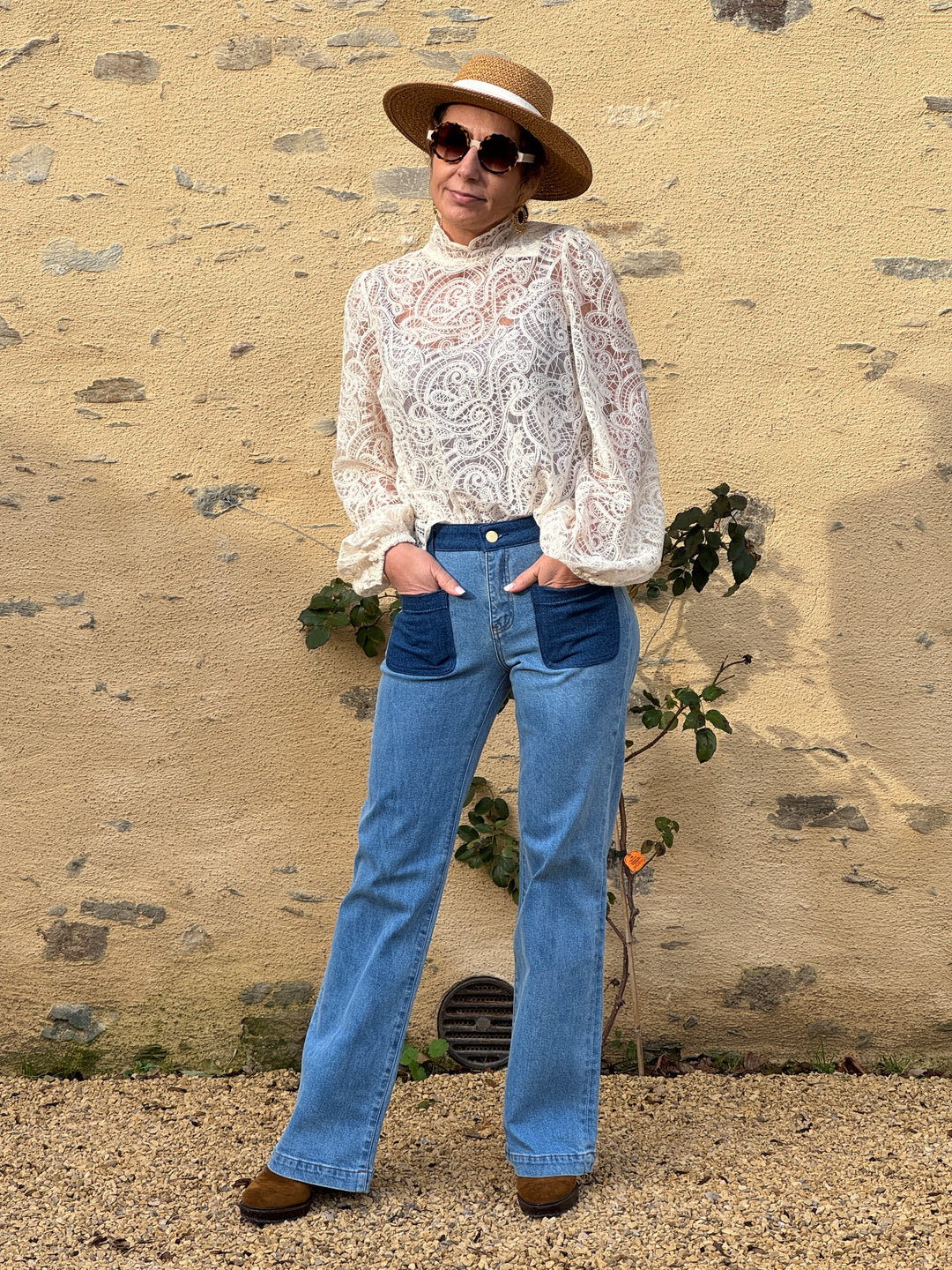 Blouse dentelle motif cachemire col montant écru AGLAE