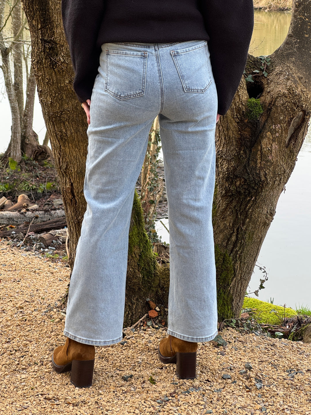 Jean Stone, weiße Durchbruchstickerei ALMA