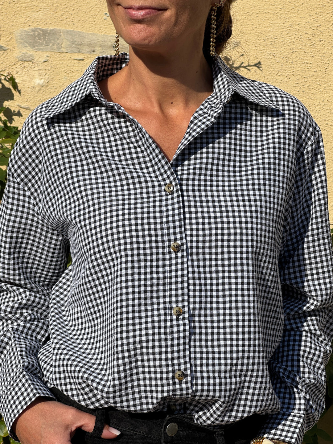 Chemise carreaux noir sur fond blanc ALIXANE In April 1986