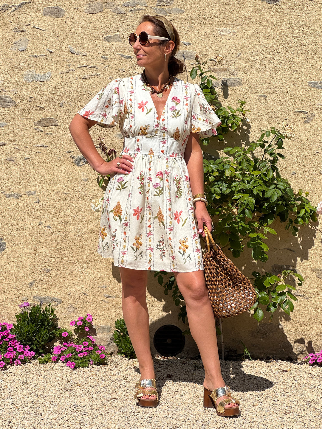Robe imprimé floral rose et vert fond beige SOUHEILA In April 1986