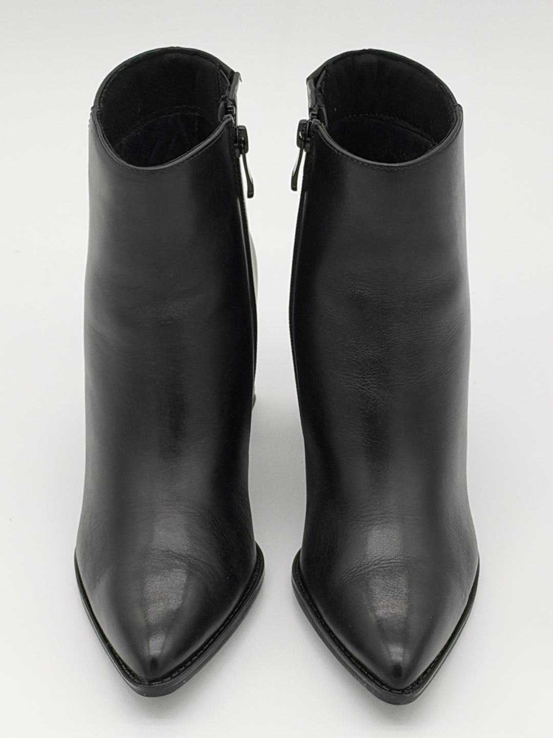 Bottines noires en cuir 2-25367-47 001 Marco Tozzi