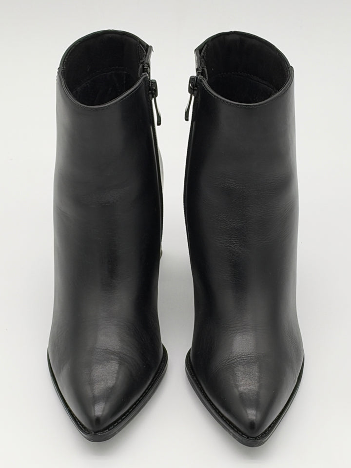 Bottines noires en cuir 2-25367-47 001 Marco Tozzi