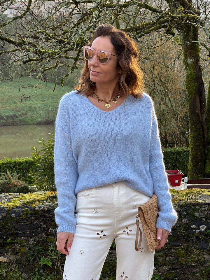 NADEGE himmelblauer V-Ausschnitt-Strickpullover