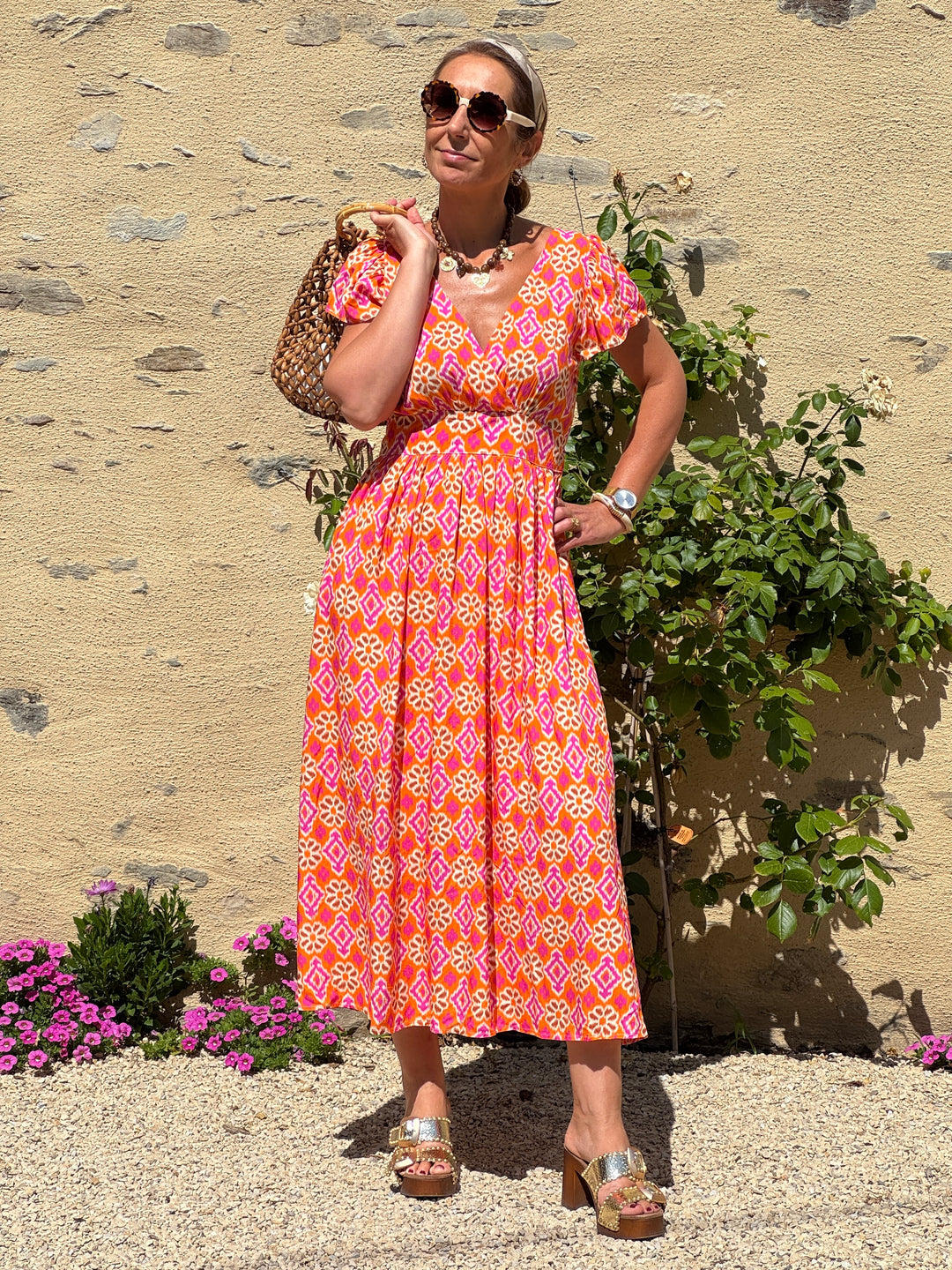Robe imprimé fuchsia, bronze et beige fond orange ODON In April 1986