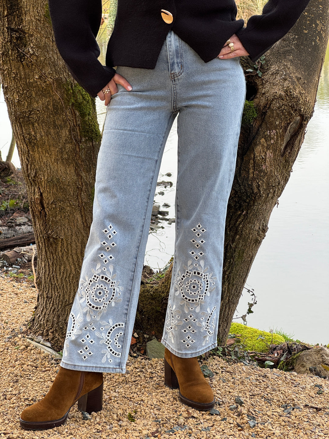 Jean Stone, weiße Durchbruchstickerei ALMA