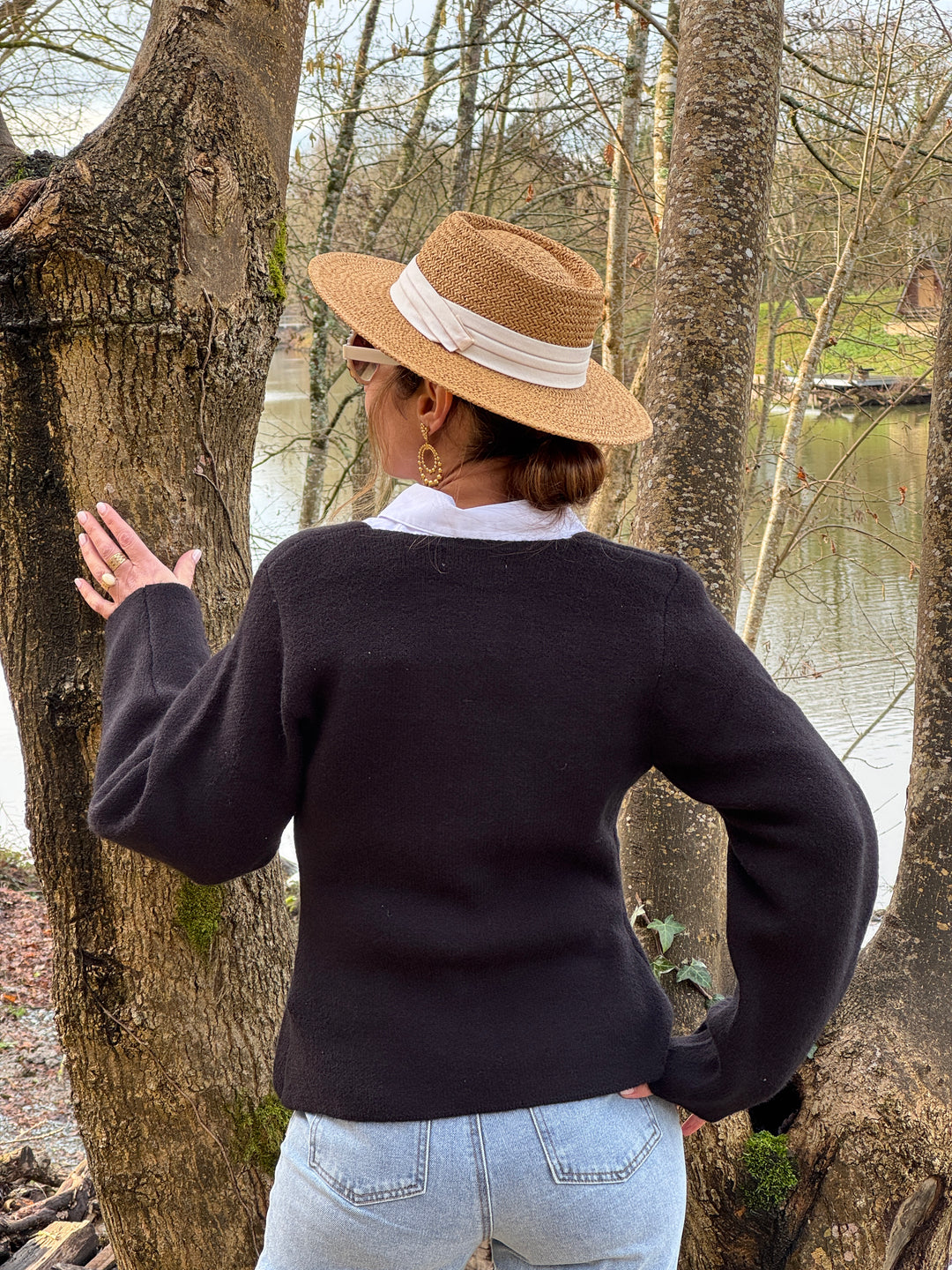 Gilet noir col V boutons bijoux soleil CHARLIE