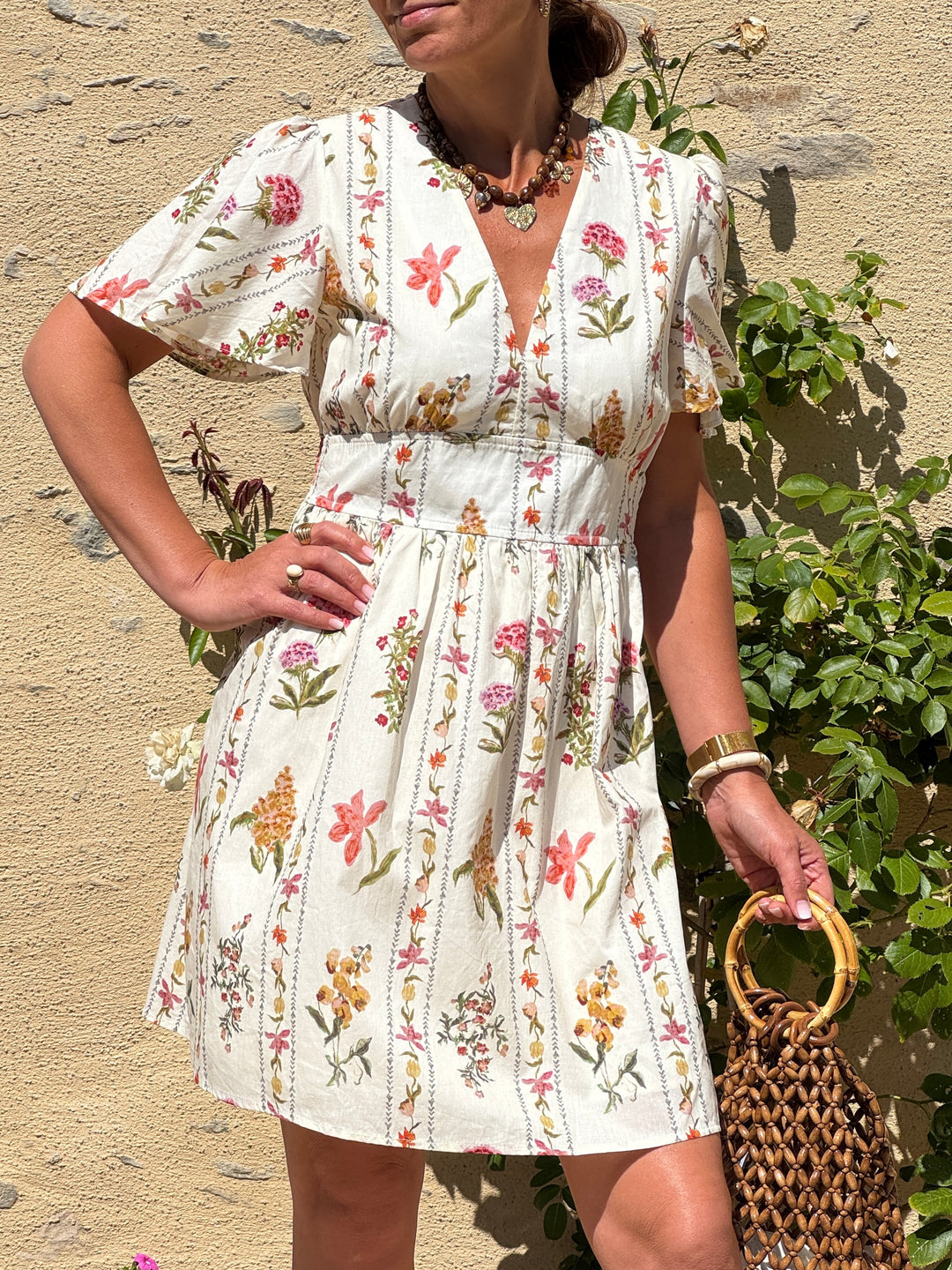 Robe imprimé floral rose et vert fond beige SOUHEILA In April 1986