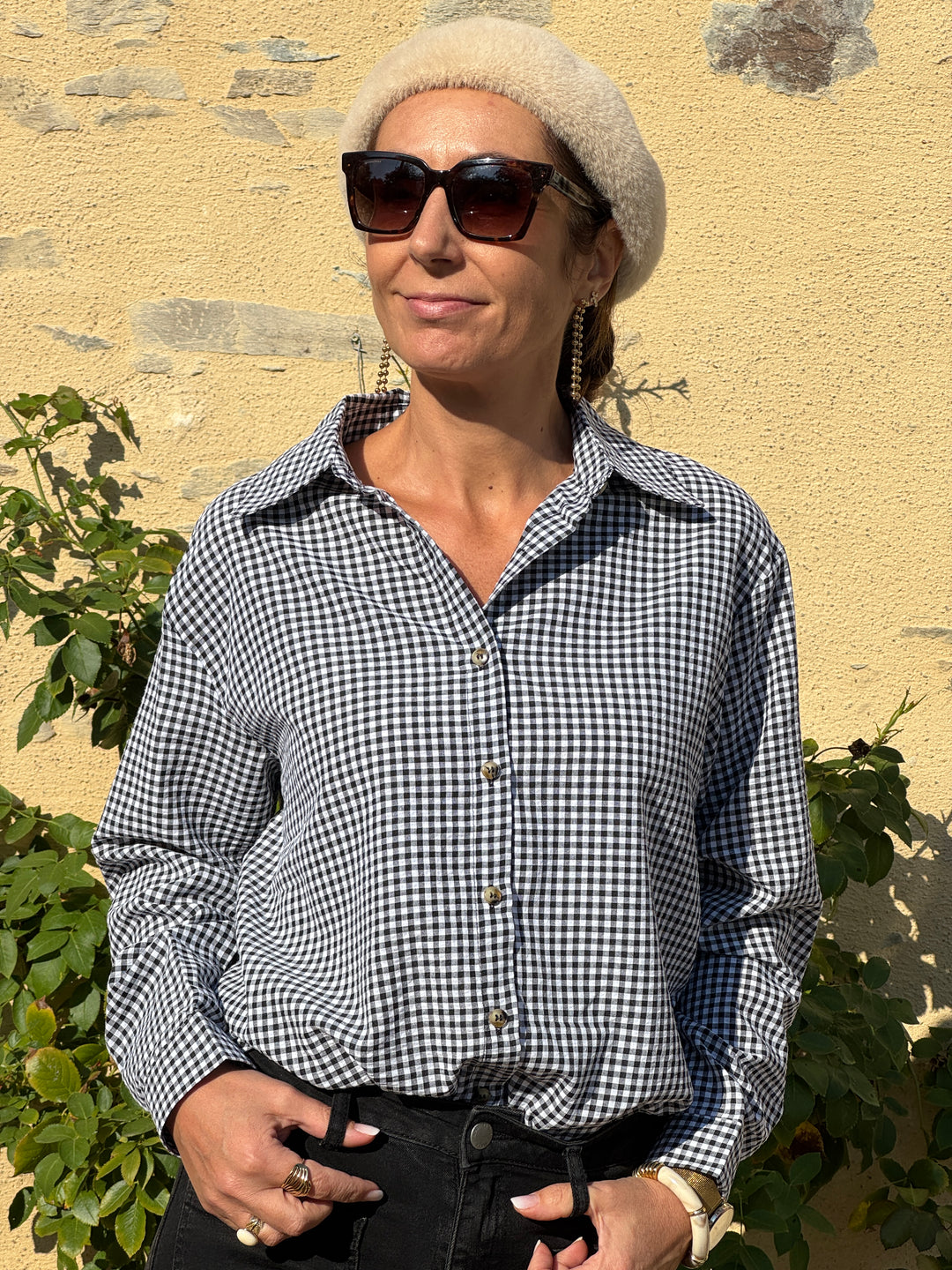 Chemise carreaux noir sur fond blanc ALIXANE In April 1986