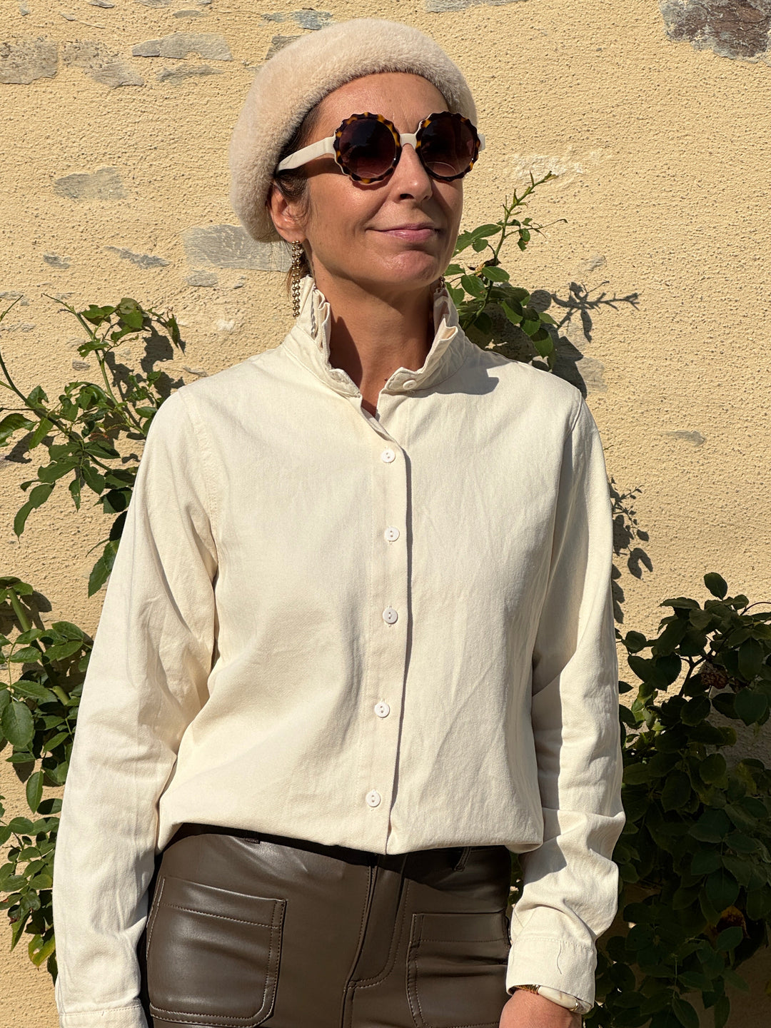 Chemise jean beige col montant à froufrous ESMOND In April 1986