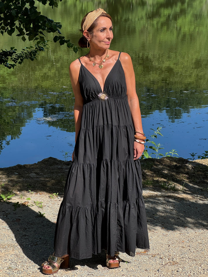 Robe noire empire bijou soleil doré SOLEIL