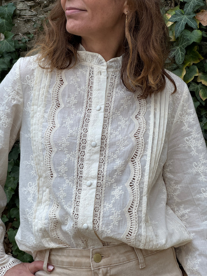 Chemise beige col rond froufrou broderie JULIETTE
