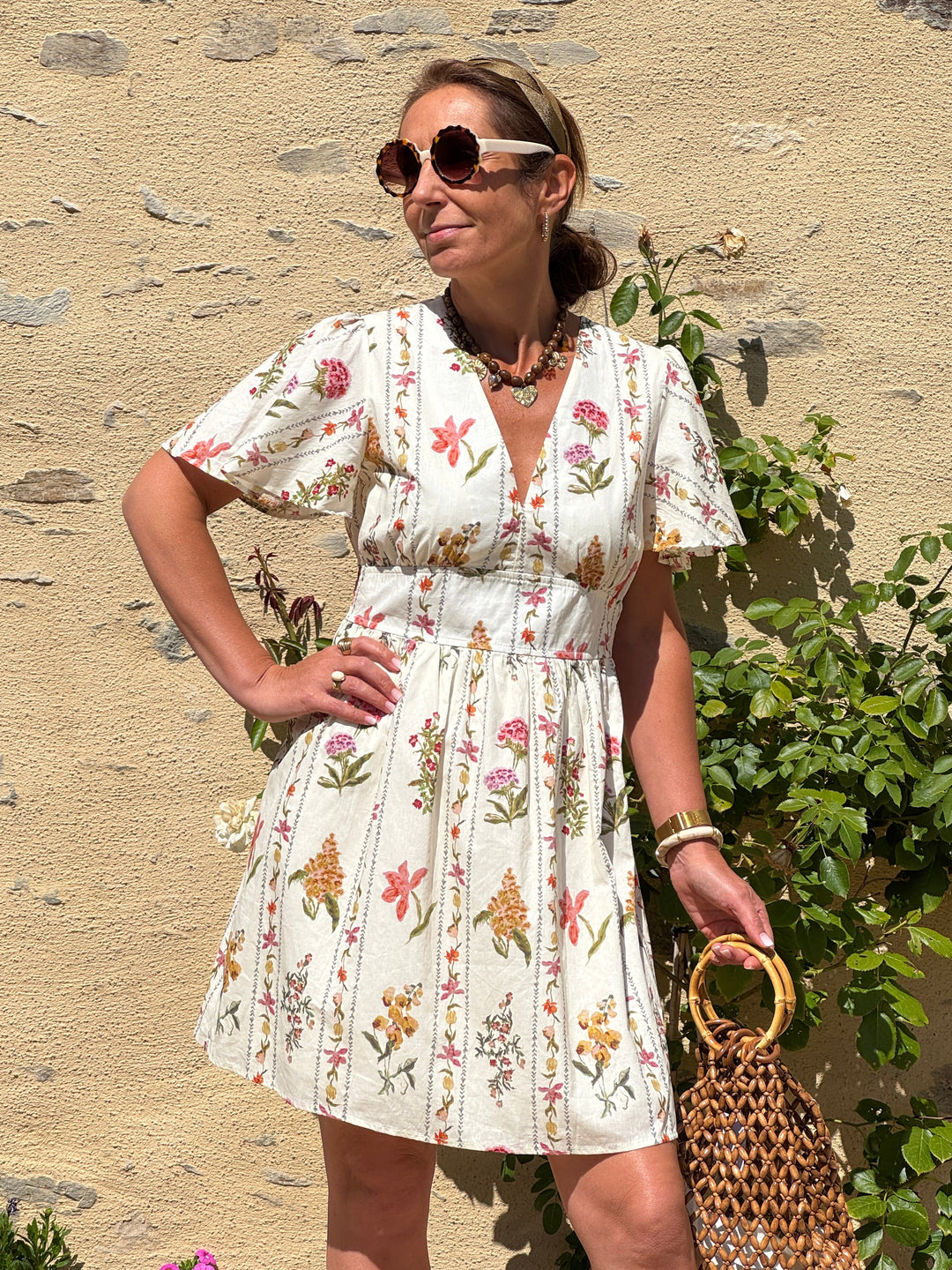 Robe imprimé floral rose et vert fond beige SOUHEILA In April 1986