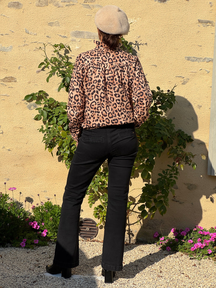 Chemise léopard col montant à froufrous SACHA In April 1986