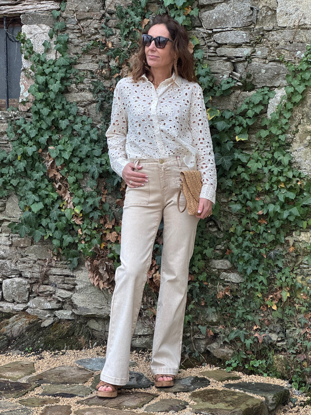 Chemise beige courte brodée LEA