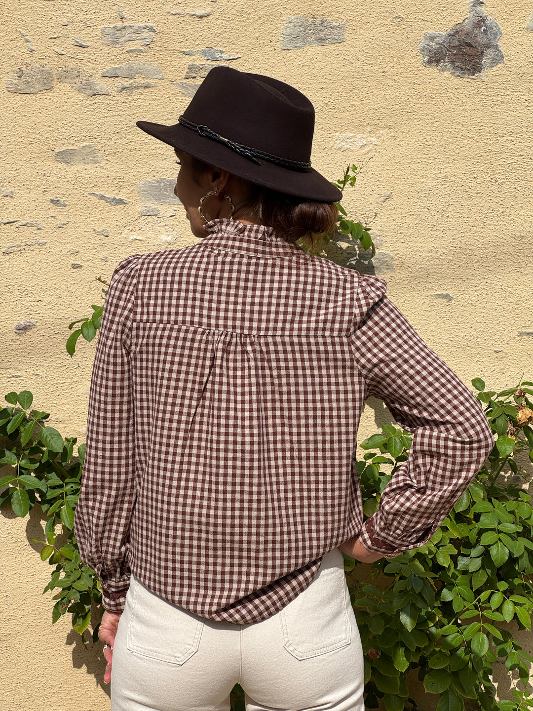 ANSELIN Brown Shirt In April 1986