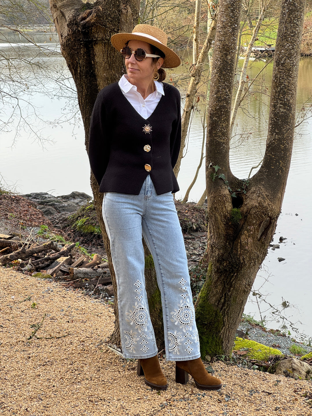 Gilet noir col V boutons bijoux soleil CHARLIE