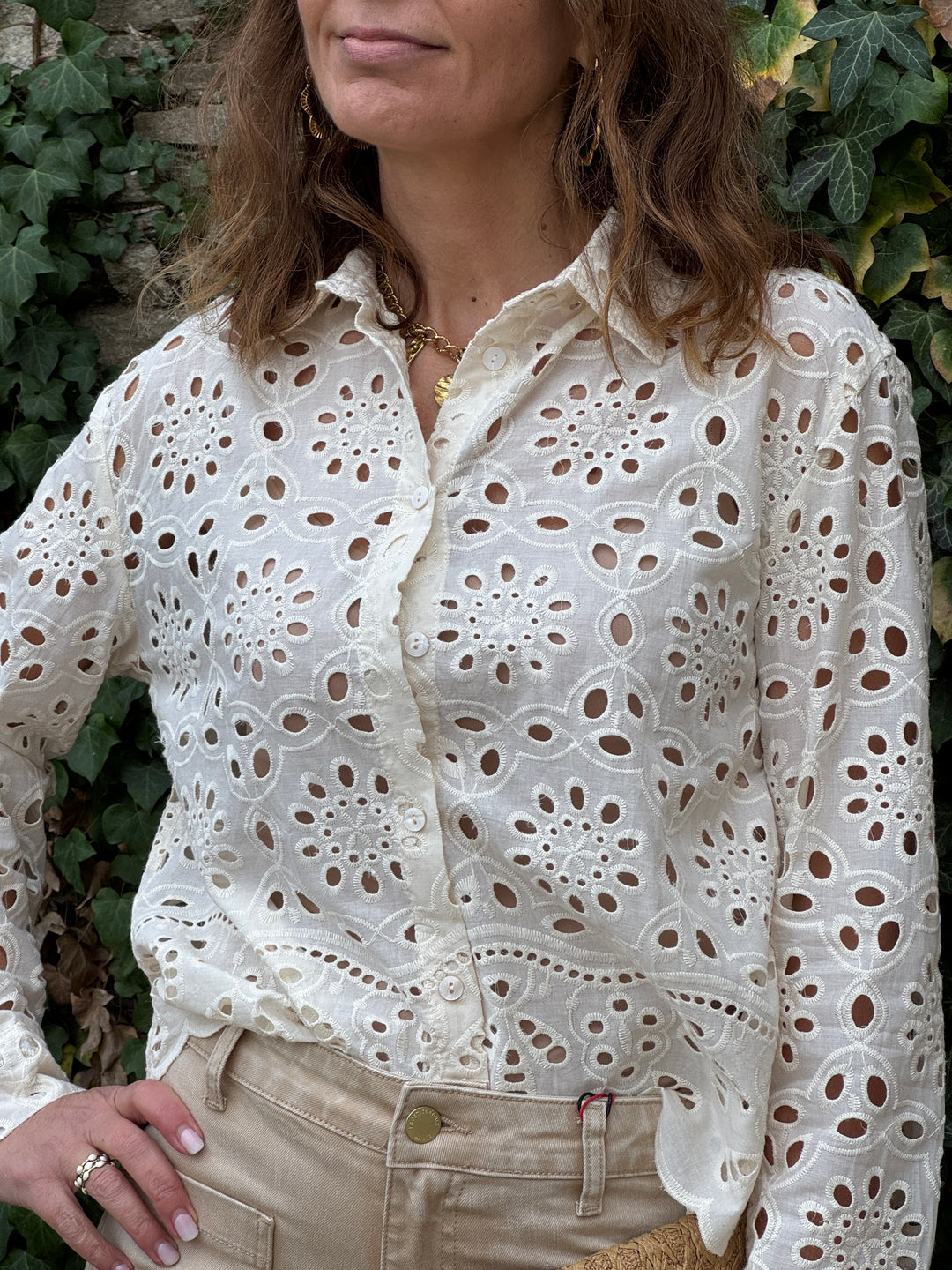 Chemise beige courte brodée LEA