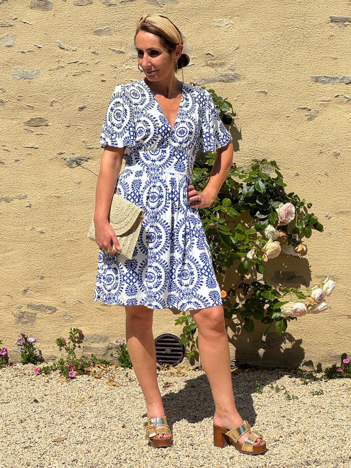 Robe courte imprimé floral bleu fond blanc MIRAN