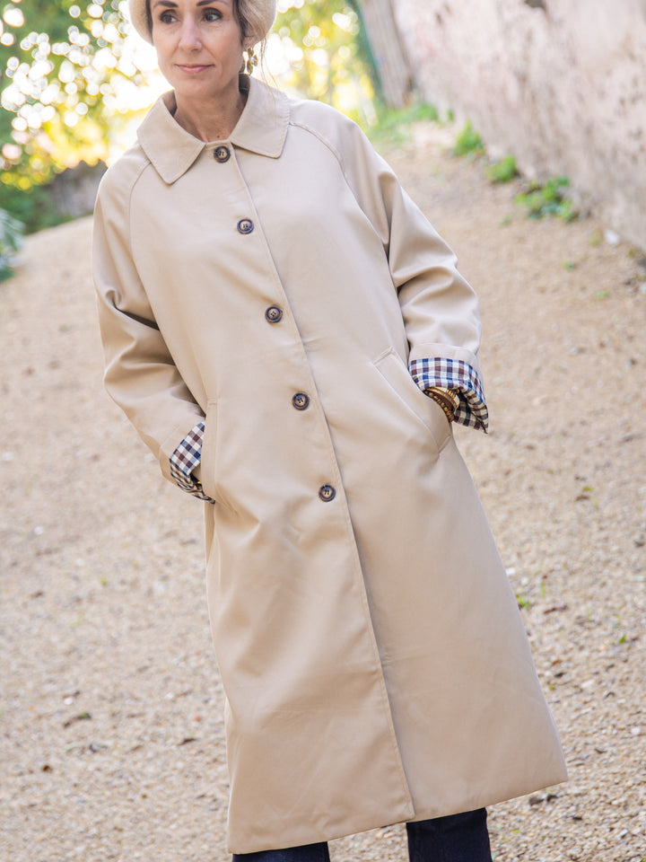 Trench long beige détail vichy marine et chocolat CALYSPSA