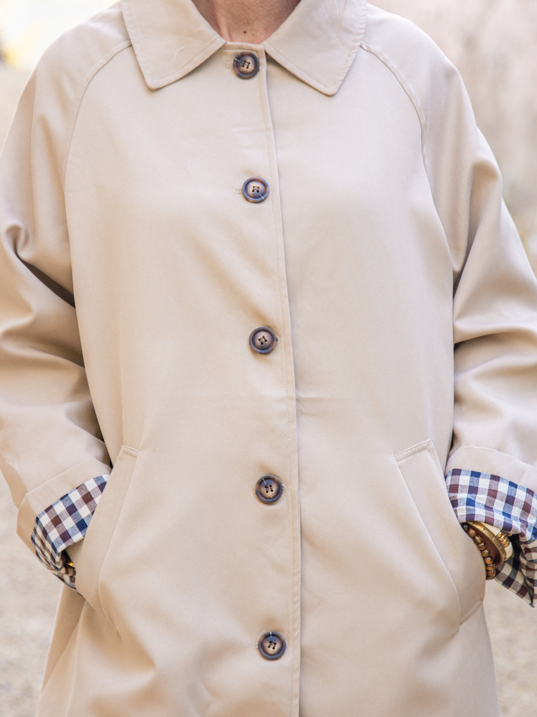 Trench long beige détail vichy marine et chocolat CALYSPSA