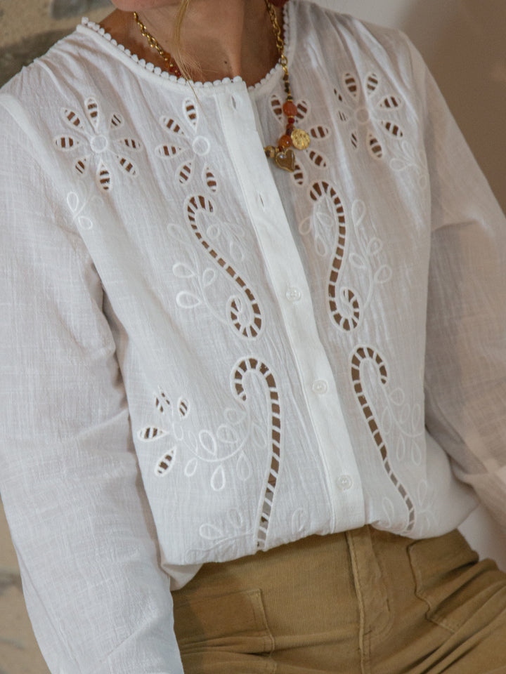 CLEA weiße Bluse mit Blumenstickerei