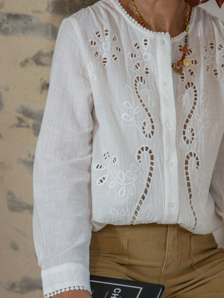 CLEA weiße Bluse mit Blumenstickerei
