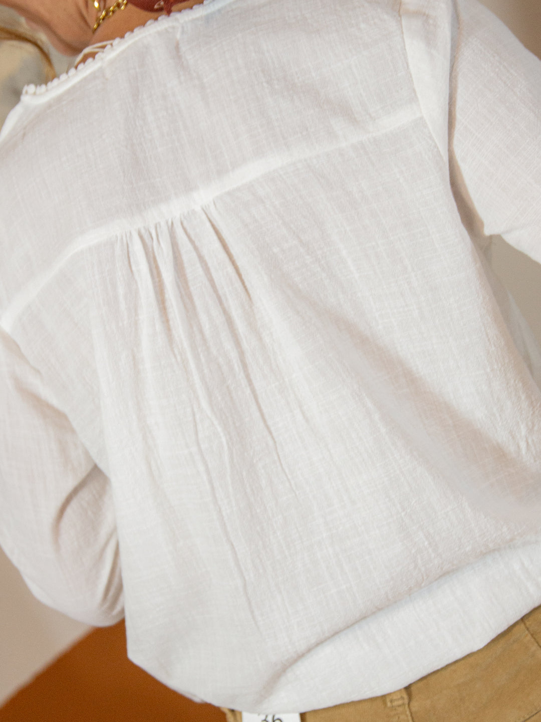 CLEA weiße Bluse mit Blumenstickerei