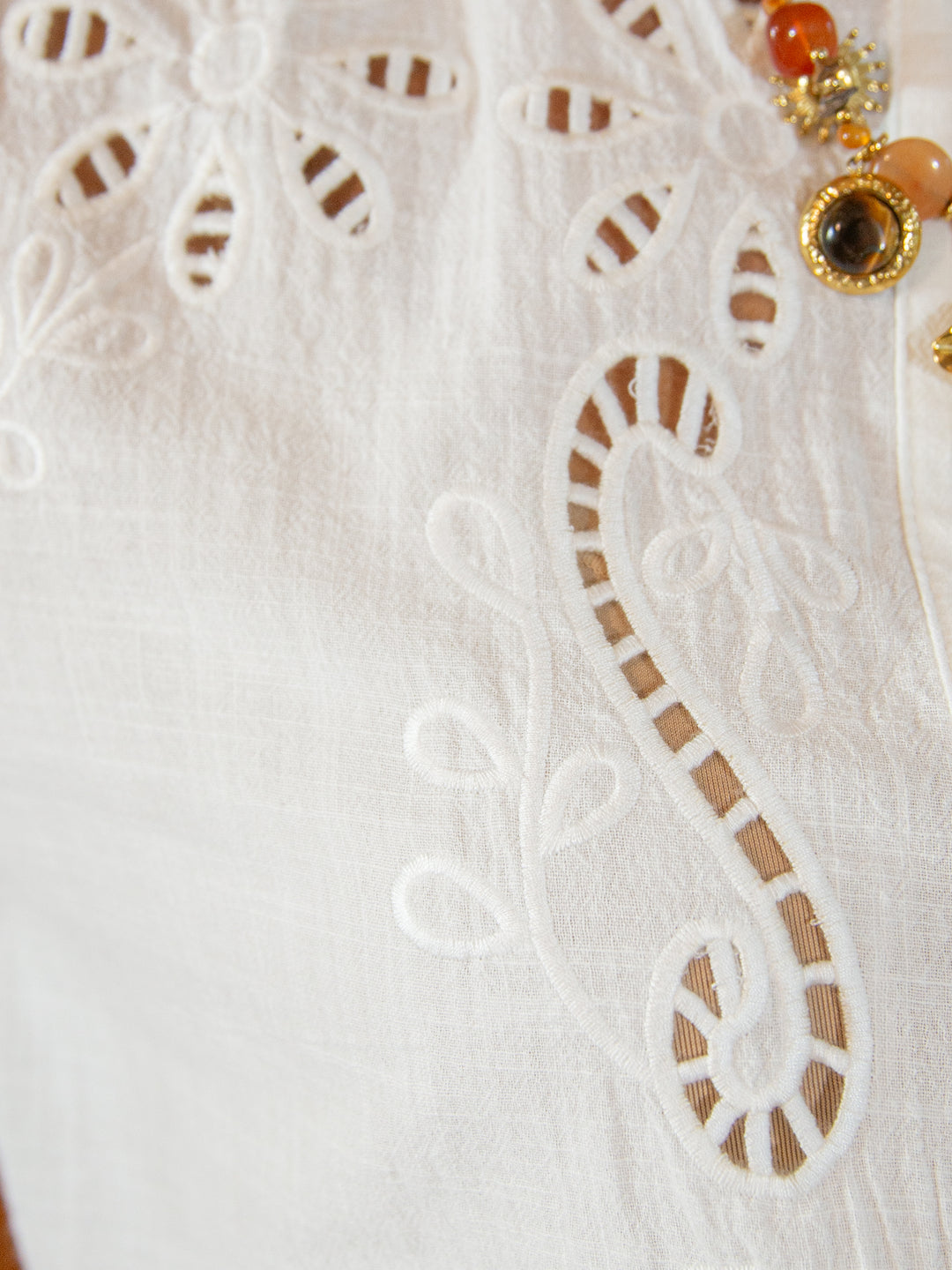 CLEA weiße Bluse mit Blumenstickerei