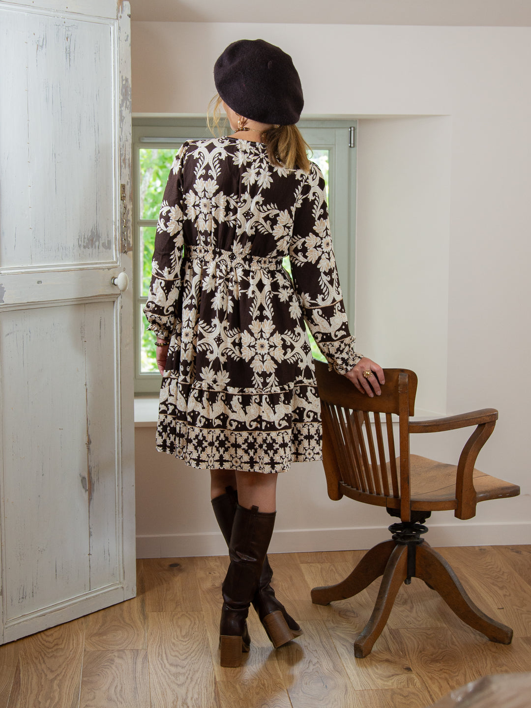 Robe courte chocolat fleurs écru OLYMPE