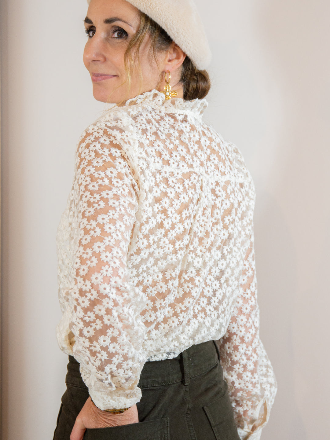 GARANCE Ecru-Hemd mit gestickten Gänseblümchen