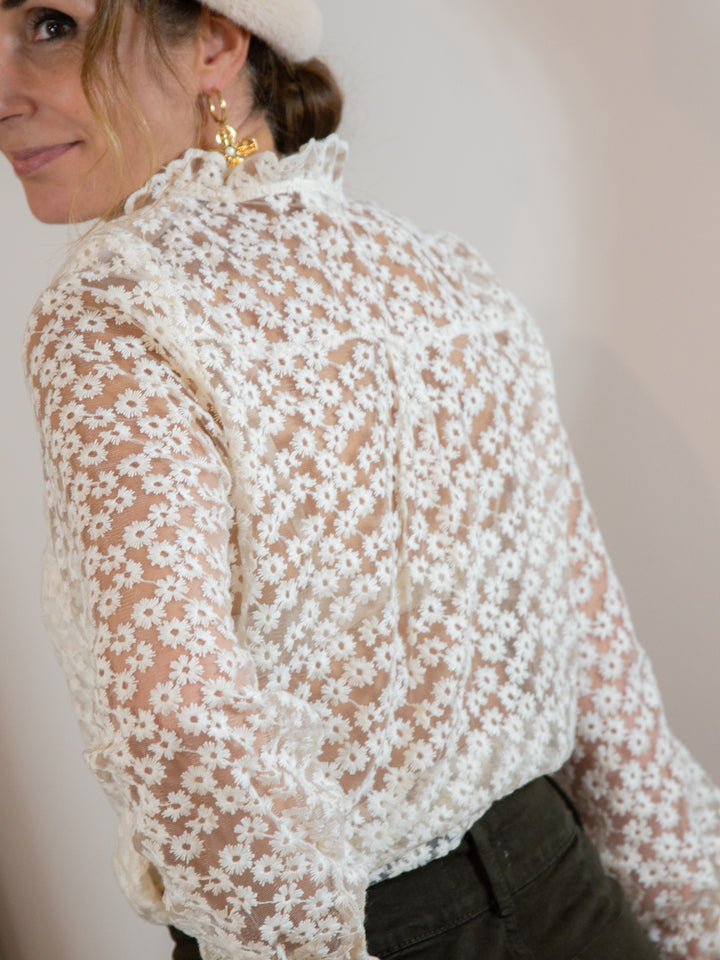 GARANCE Ecru-Hemd mit gestickten Gänseblümchen