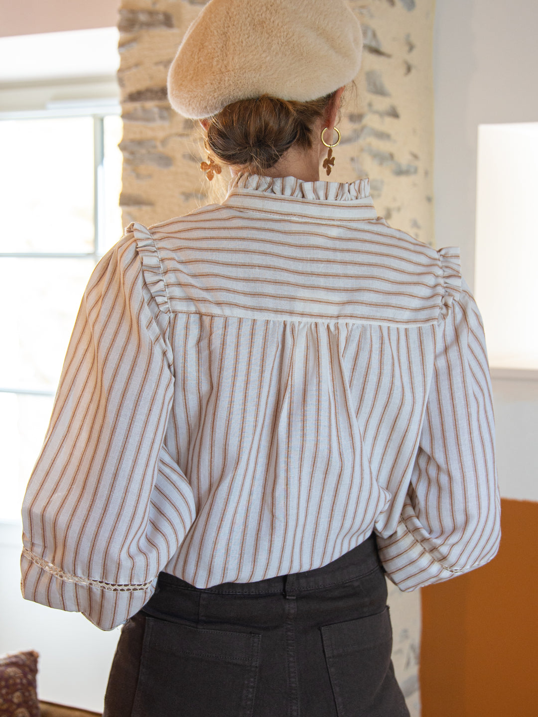 BELLAMY Hemd in Ecru und Kamel gestreift