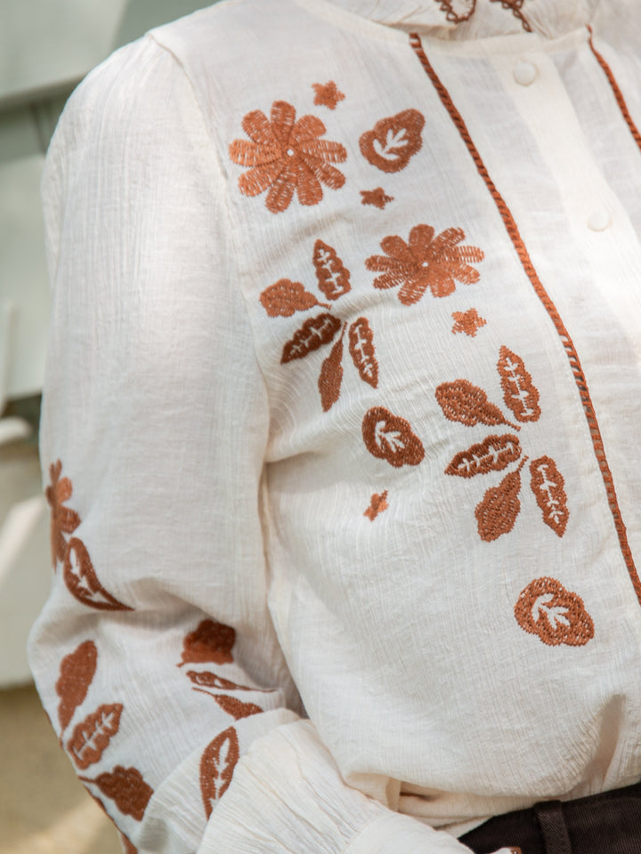 Chemise écru broderies florales camel EULALIA
