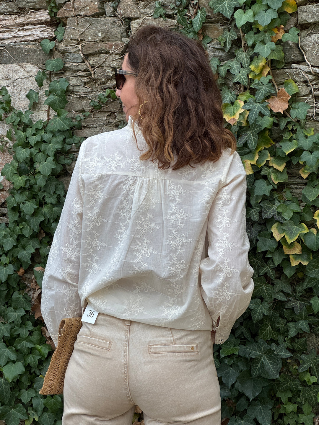 Chemise beige col rond froufrou broderie JULIETTE