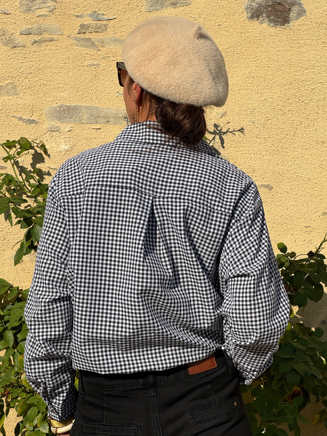Chemise carreaux noir sur fond blanc ALIXANE In April 1986