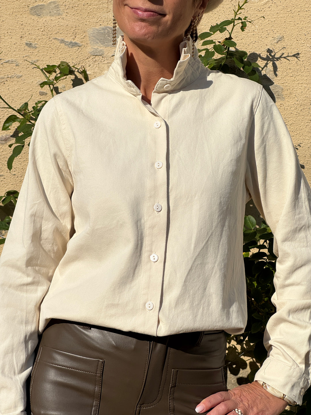 Chemise jean beige col montant à froufrous ESMOND In April 1986