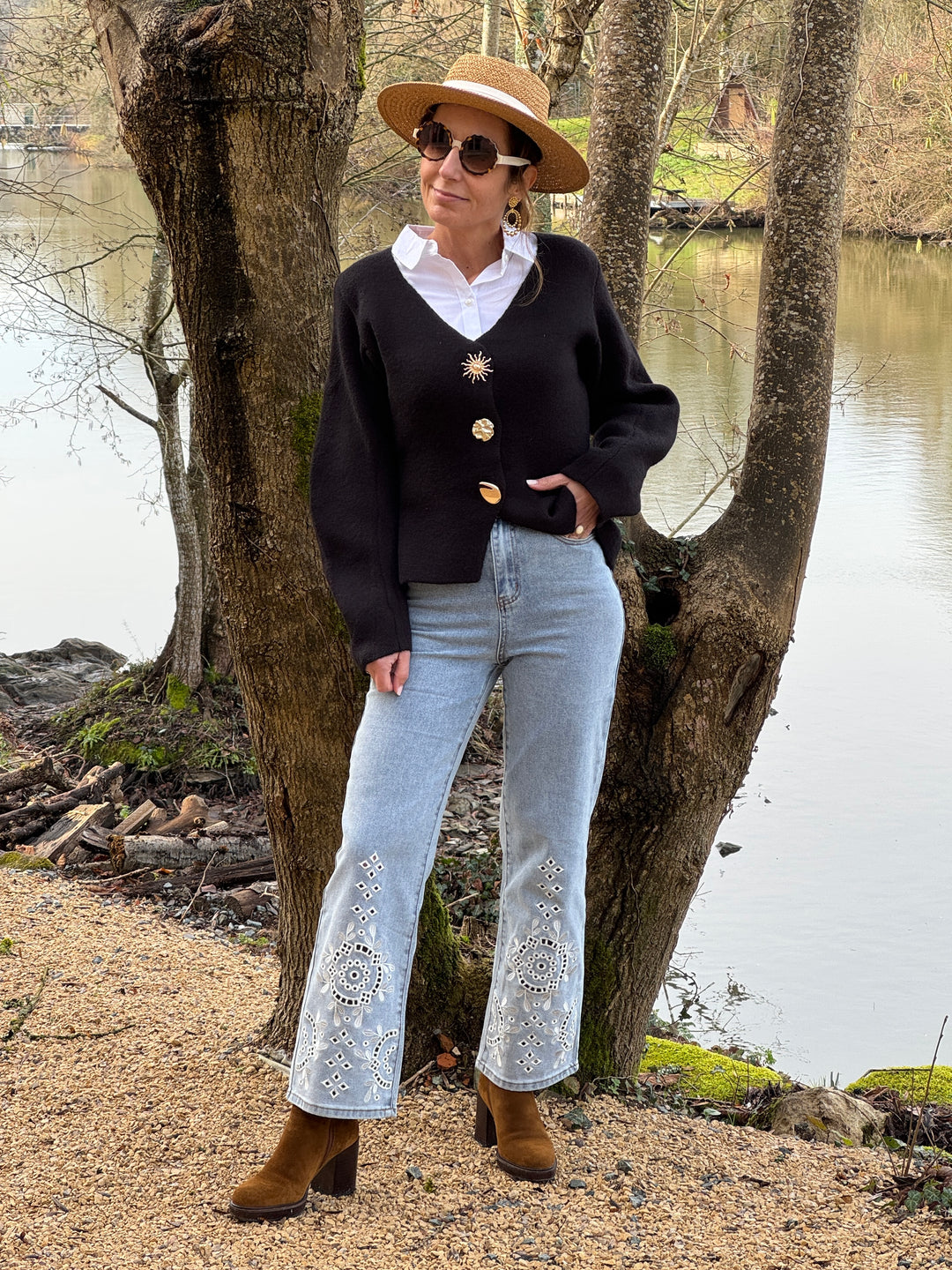 Gilet noir col V boutons bijoux soleil CHARLIE