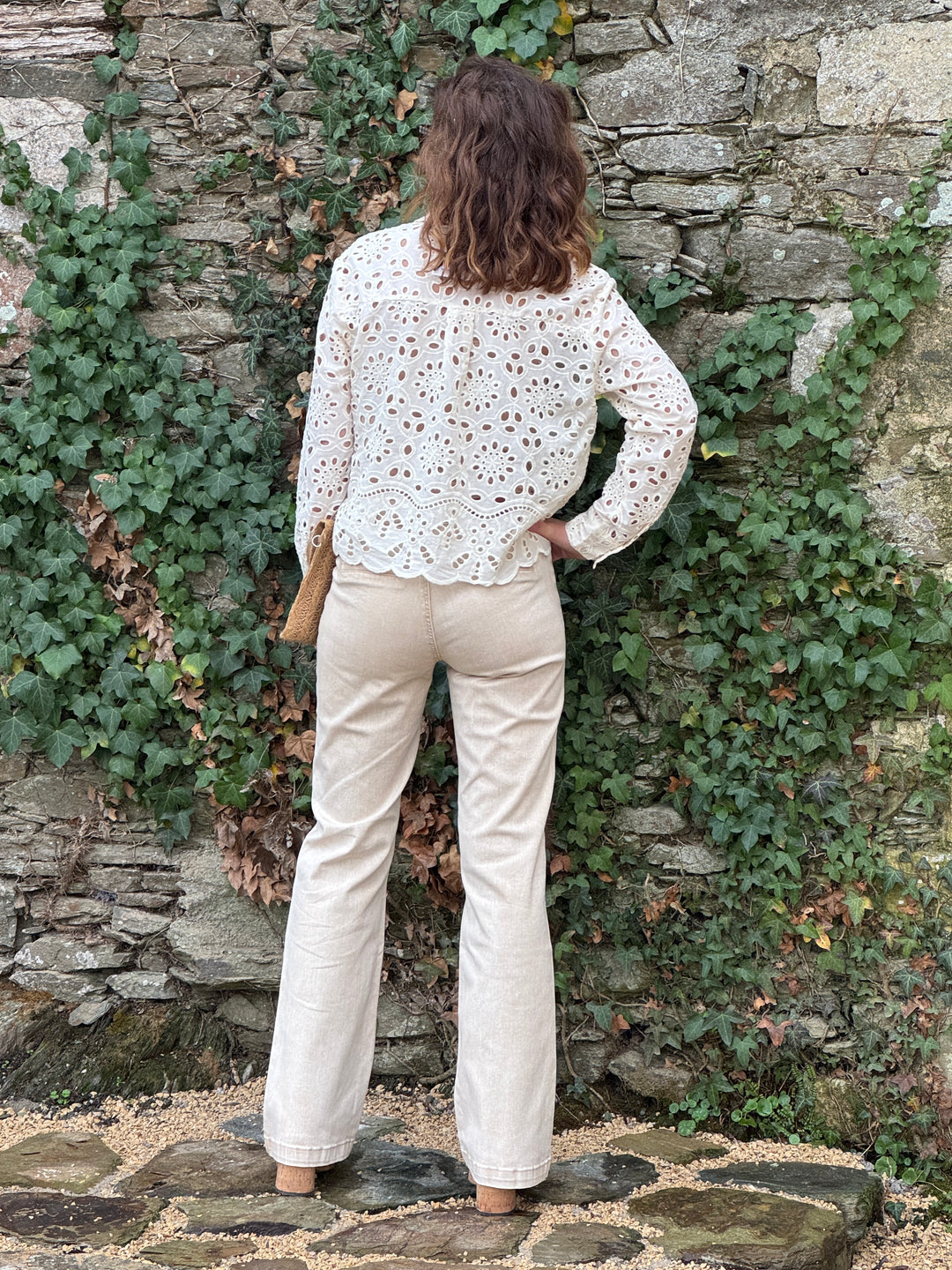 Chemise beige courte brodée LEA