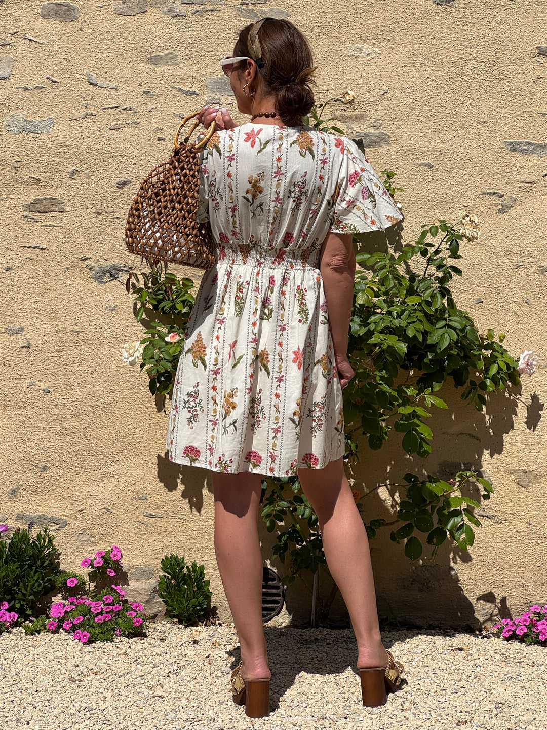 Robe imprimé floral rose et vert fond beige SOUHEILA In April 1986