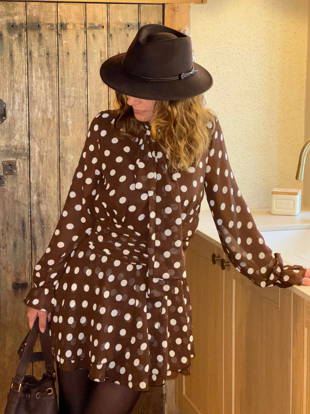 Robe courte chocolat à pois blanc SOPHIA