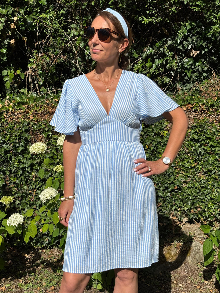 Kleid Tennistreifen hellblau auf weißem Grund MAGNOLIA