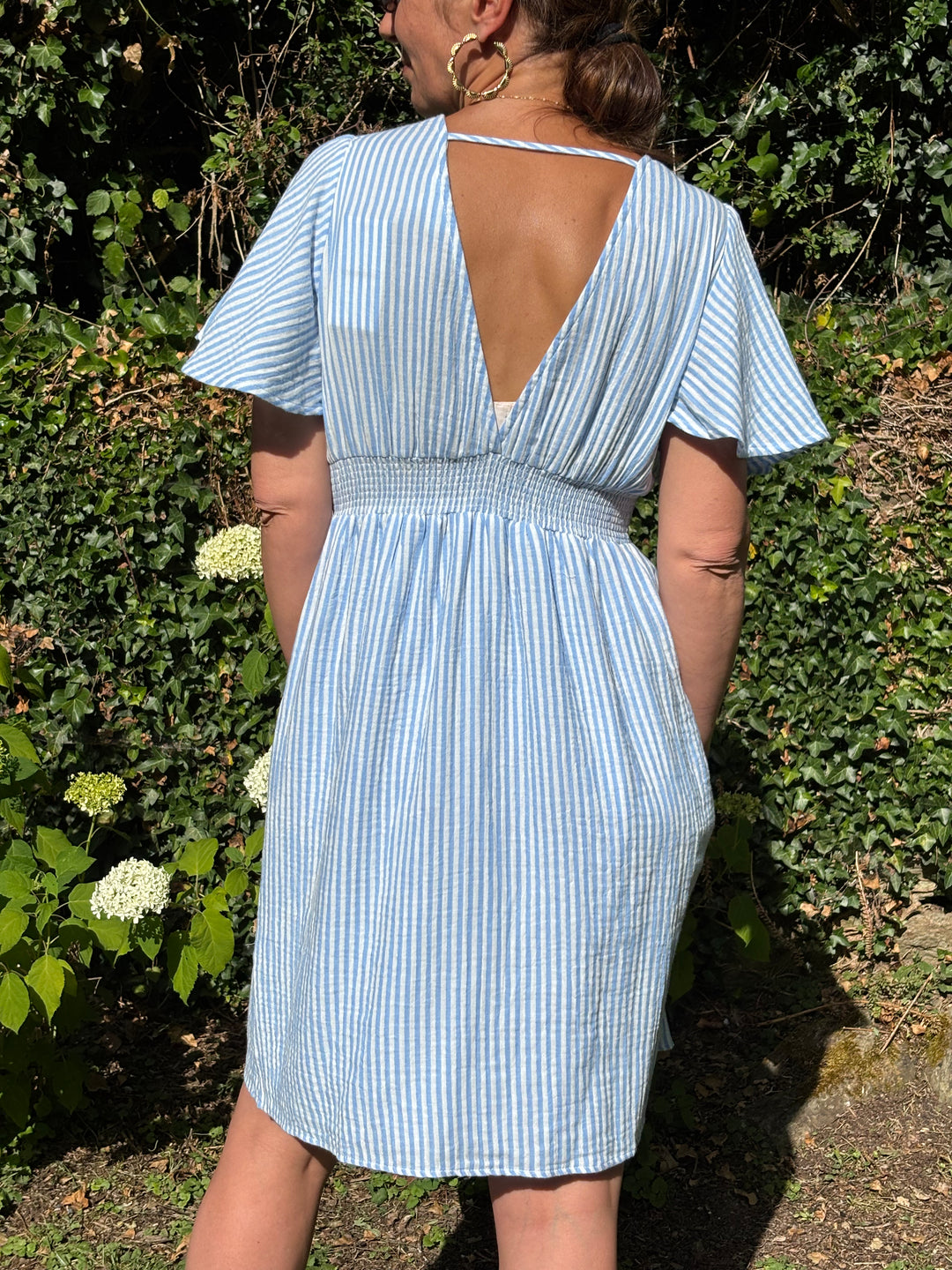 Kleid Tennistreifen hellblau auf weißem Grund MAGNOLIA