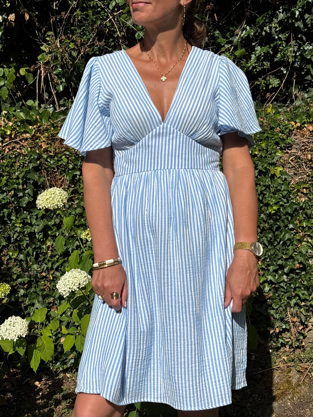 Kleid Tennistreifen hellblau auf weißem Grund MAGNOLIA
