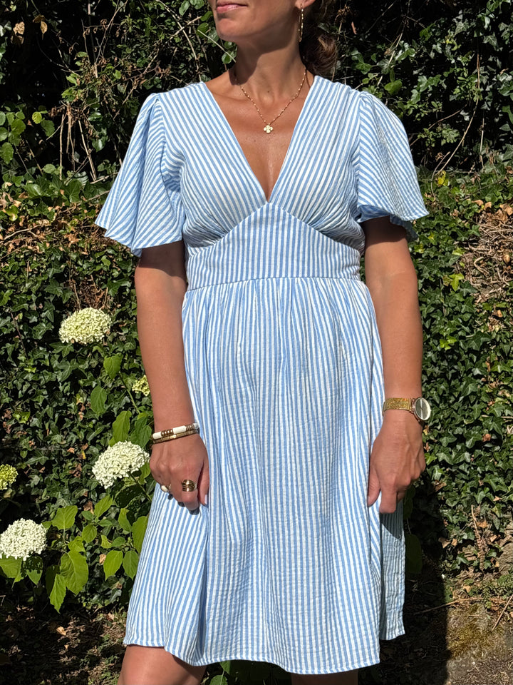 Kleid Tennistreifen hellblau auf weißem Grund MAGNOLIA