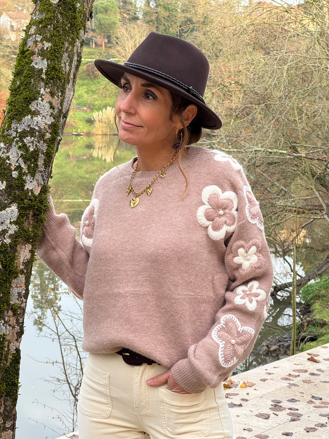 Pull beige marguerites écru et beige brodées JASMIN